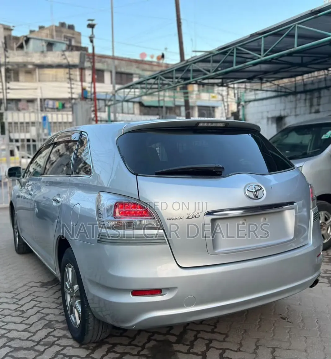 Toyota Mark X Zio 2011 Silver