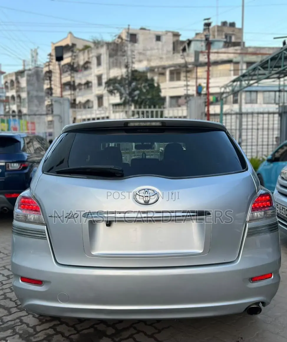 Toyota Mark X Zio 2011 Silver