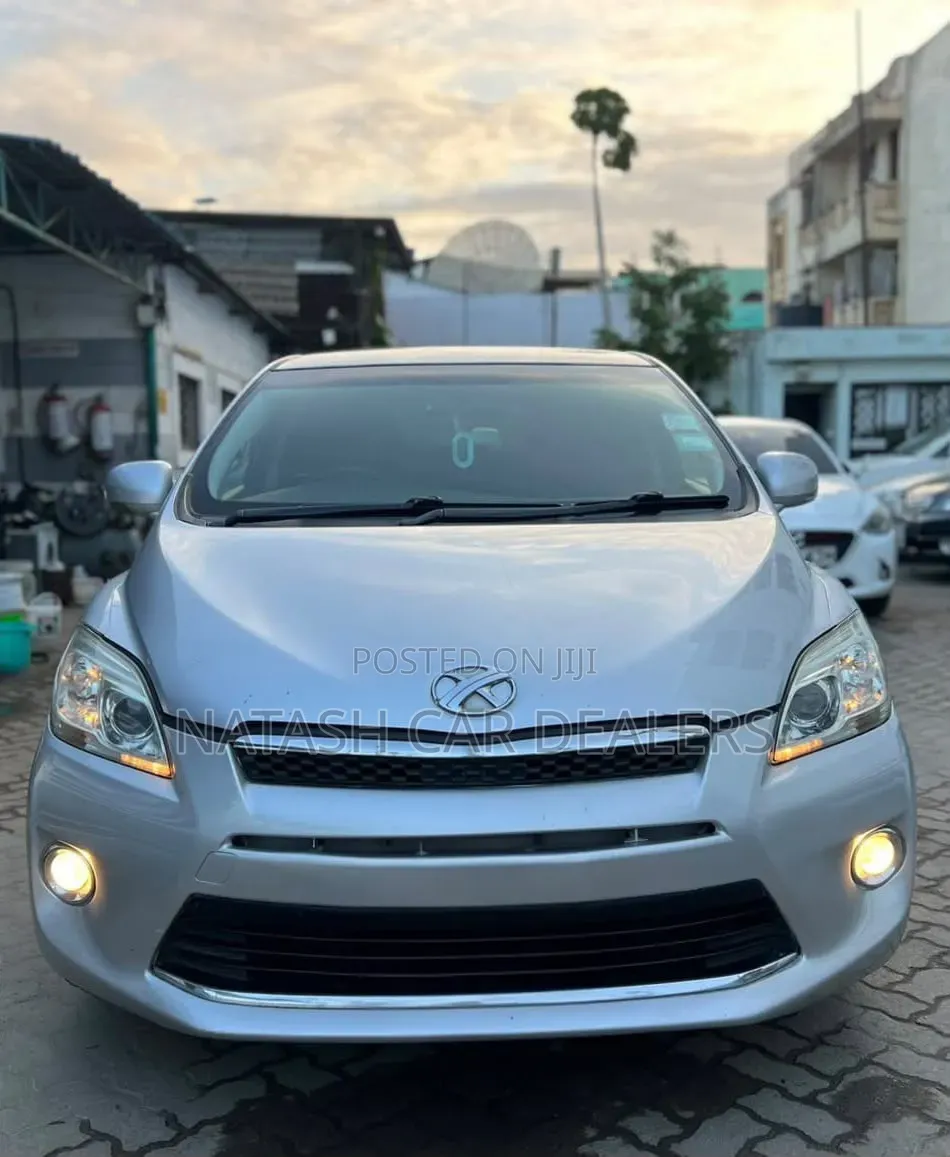 Toyota Mark X Zio 2011 Silver