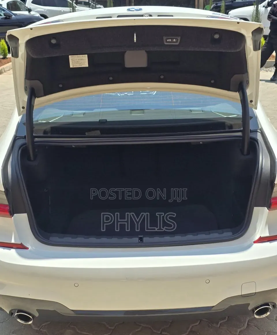 BMW 330i 2020 White