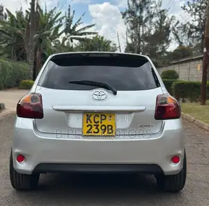 Toyota Auris 2010 Silver