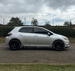 Toyota Auris 2010 Silver