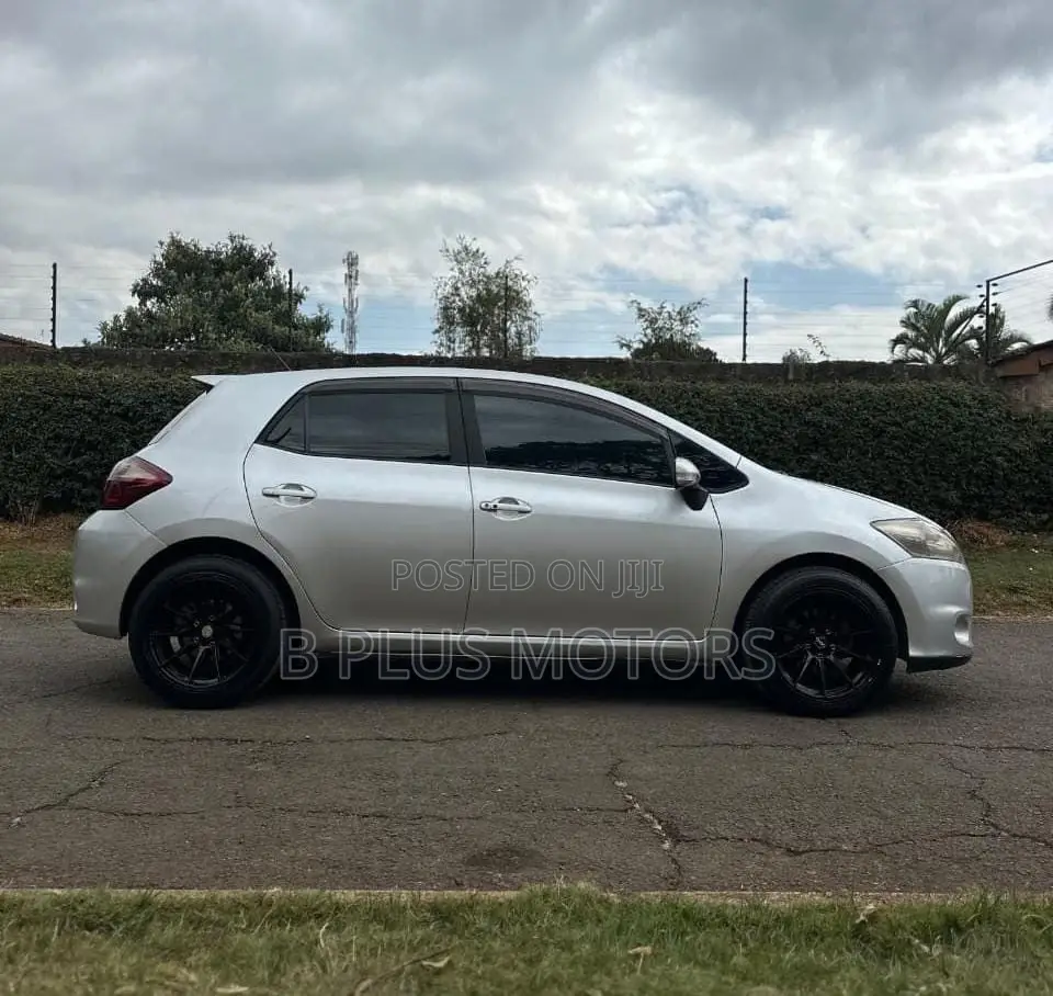 Toyota Auris 2010 Silver