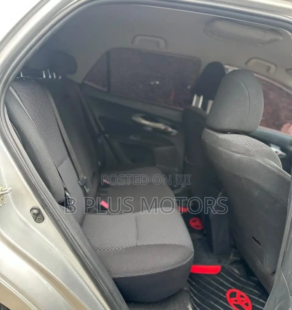 Toyota Auris 2010 Silver