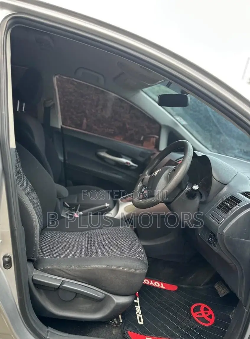 Toyota Auris 2010 Silver