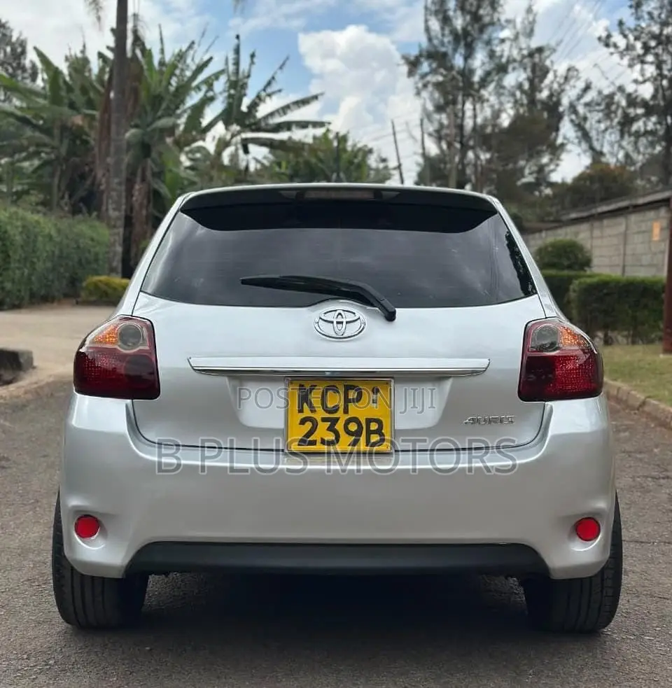 Toyota Auris 2010 Silver
