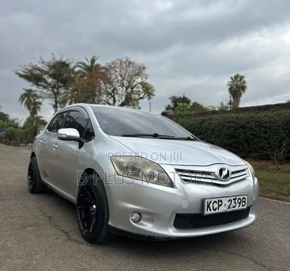 Toyota Auris 2010 Silver