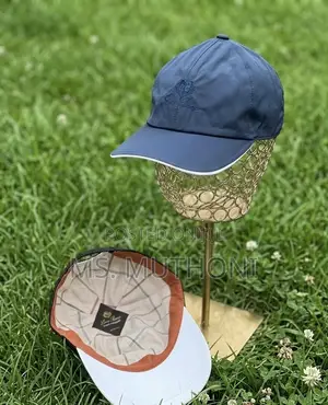 Loro Piana Baseball Cap Ft a White-Trimmed Brim and an Embroiderery