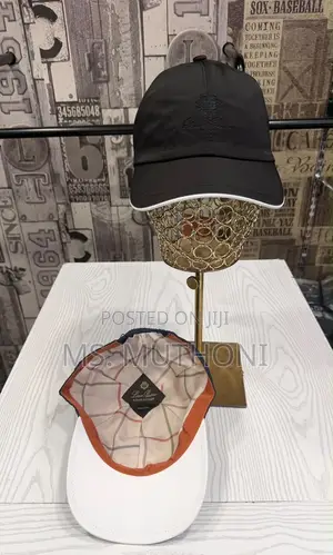 Loro Piana Baseball Cap Ft a White-Trimmed Brim and an Embroiderery