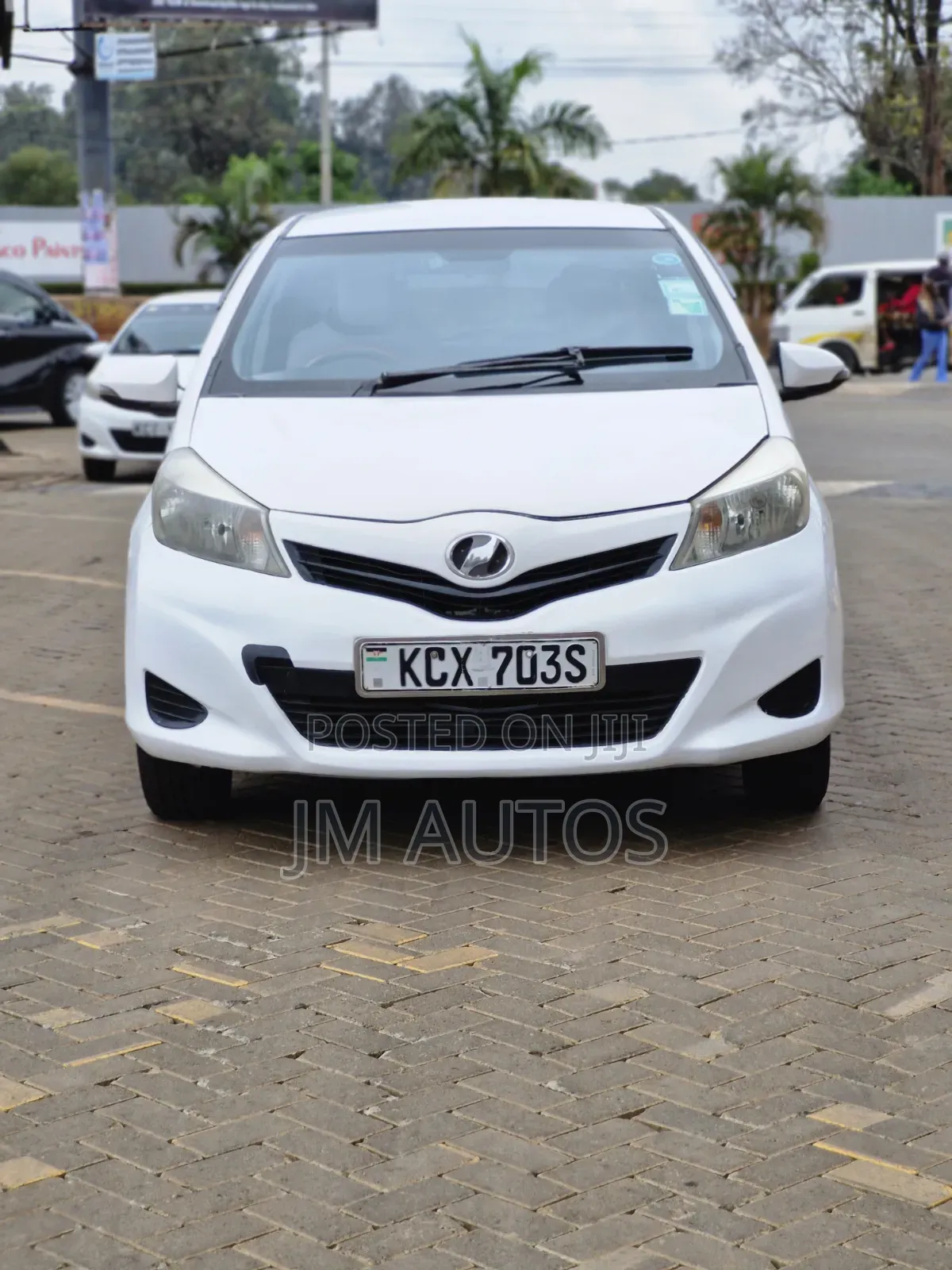 Toyota Vitz 1.3 FWD 3dr 2012 White