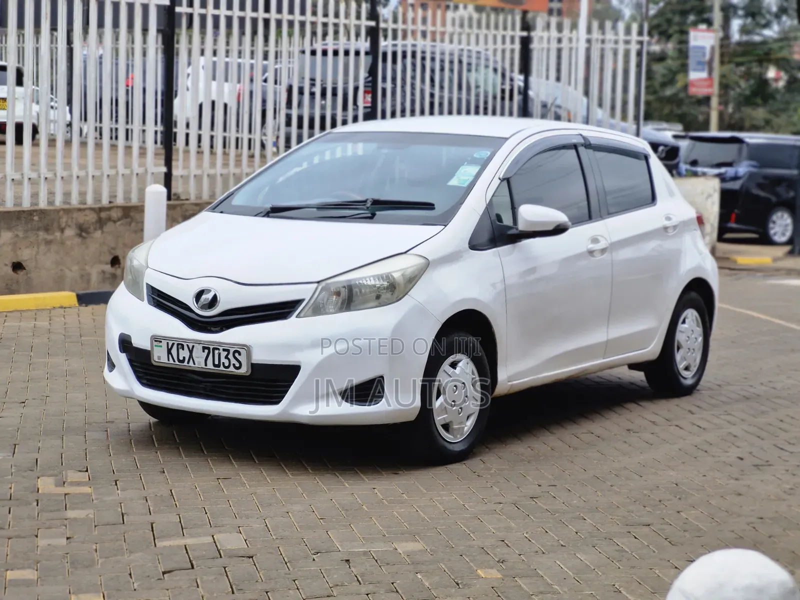 Toyota Vitz 1.3 FWD 3dr 2012 White