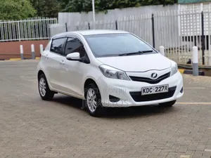 Toyota Vitz 1.3 FWD 3dr 2013 White