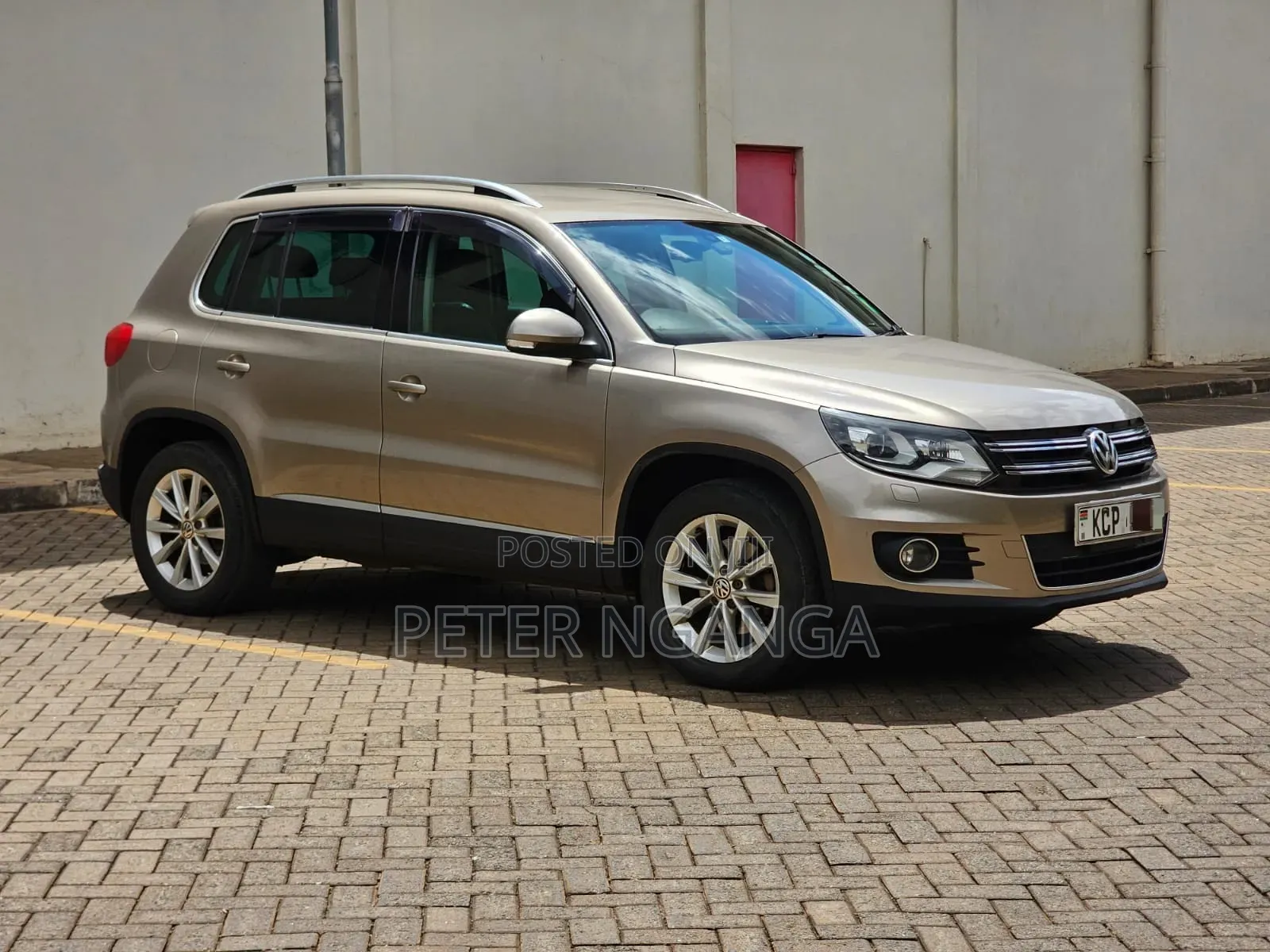 Volkswagen Tiguan 2.0 S Automatic 2012 Gold