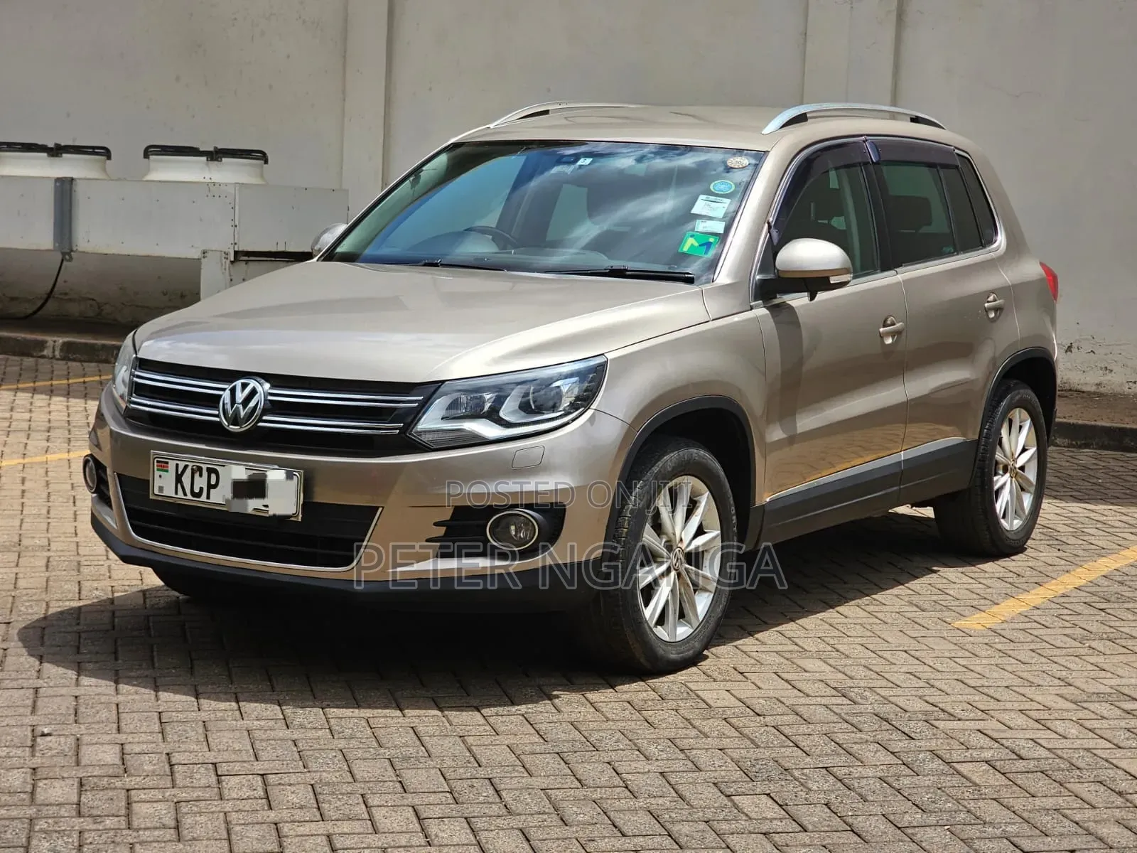 Volkswagen Tiguan 2.0 S Automatic 2012 Gold