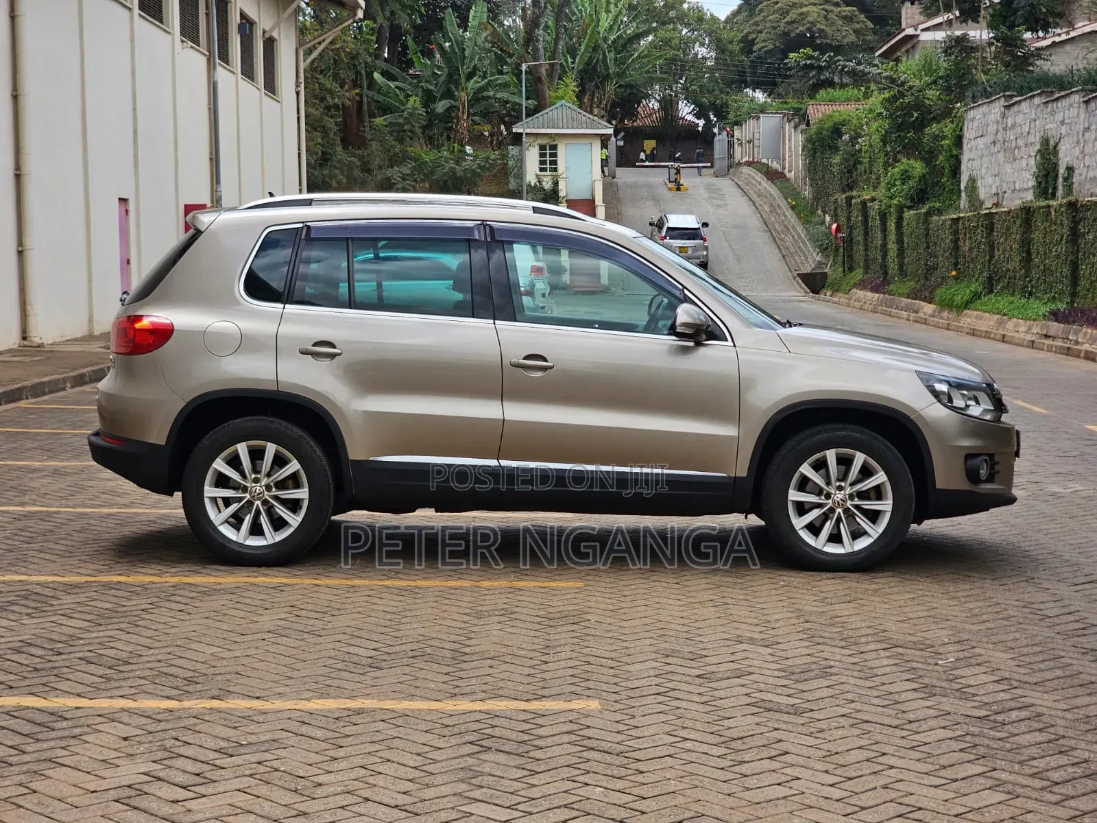 Volkswagen Tiguan 2.0 S Automatic 2012 Gold