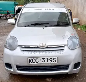 Toyota Sienta 1.5 FWD 2009 Silver