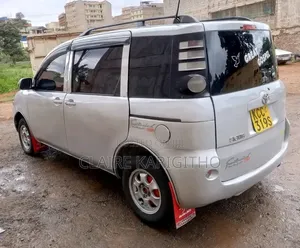 Toyota Sienta 1.5 FWD 2009 Silver