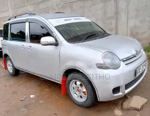 Toyota Sienta 1.5 FWD 2009 Silver