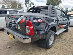 Toyota Hilux 3.0 D-4D 4x4 2013 Matt Black
