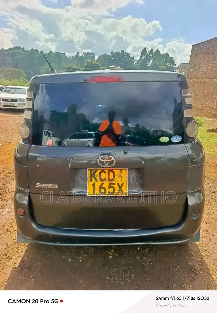 Toyota Sienta 1.5 FWD 2009 Gray