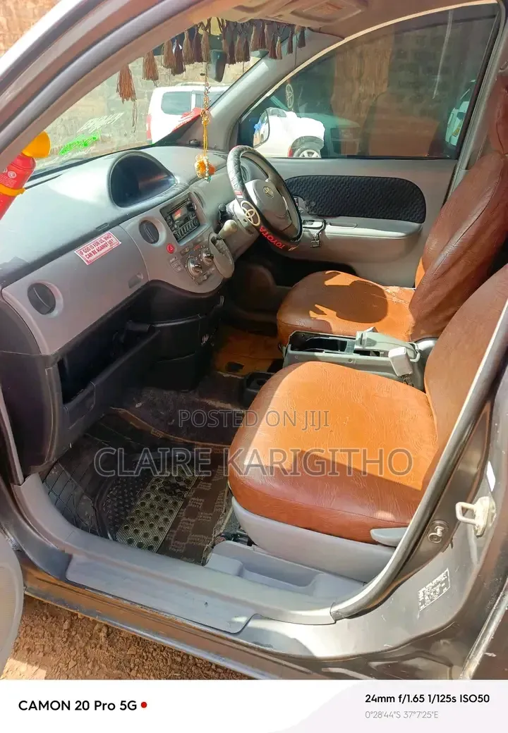 Toyota Sienta 1.5 FWD 2009 Gray