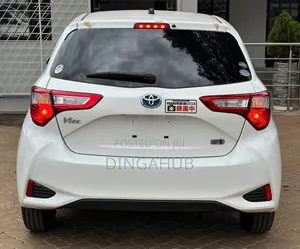 Toyota Vitz 1.5 FWD Hybrid 5dr 2019 White
