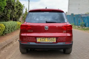 Volkswagen Tiguan 2011 Maroon
