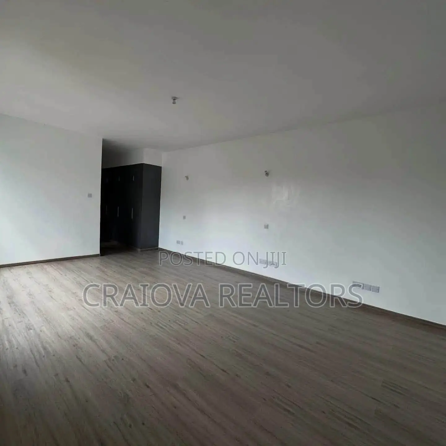5bdrm Villa in Hardy for sale