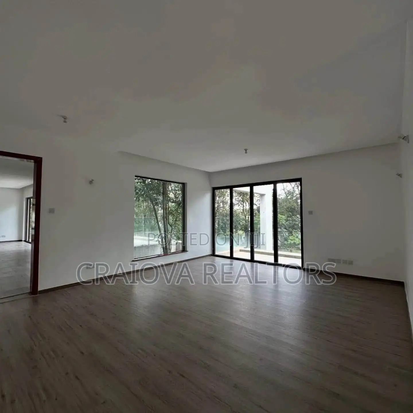 5bdrm Villa in Hardy for sale
