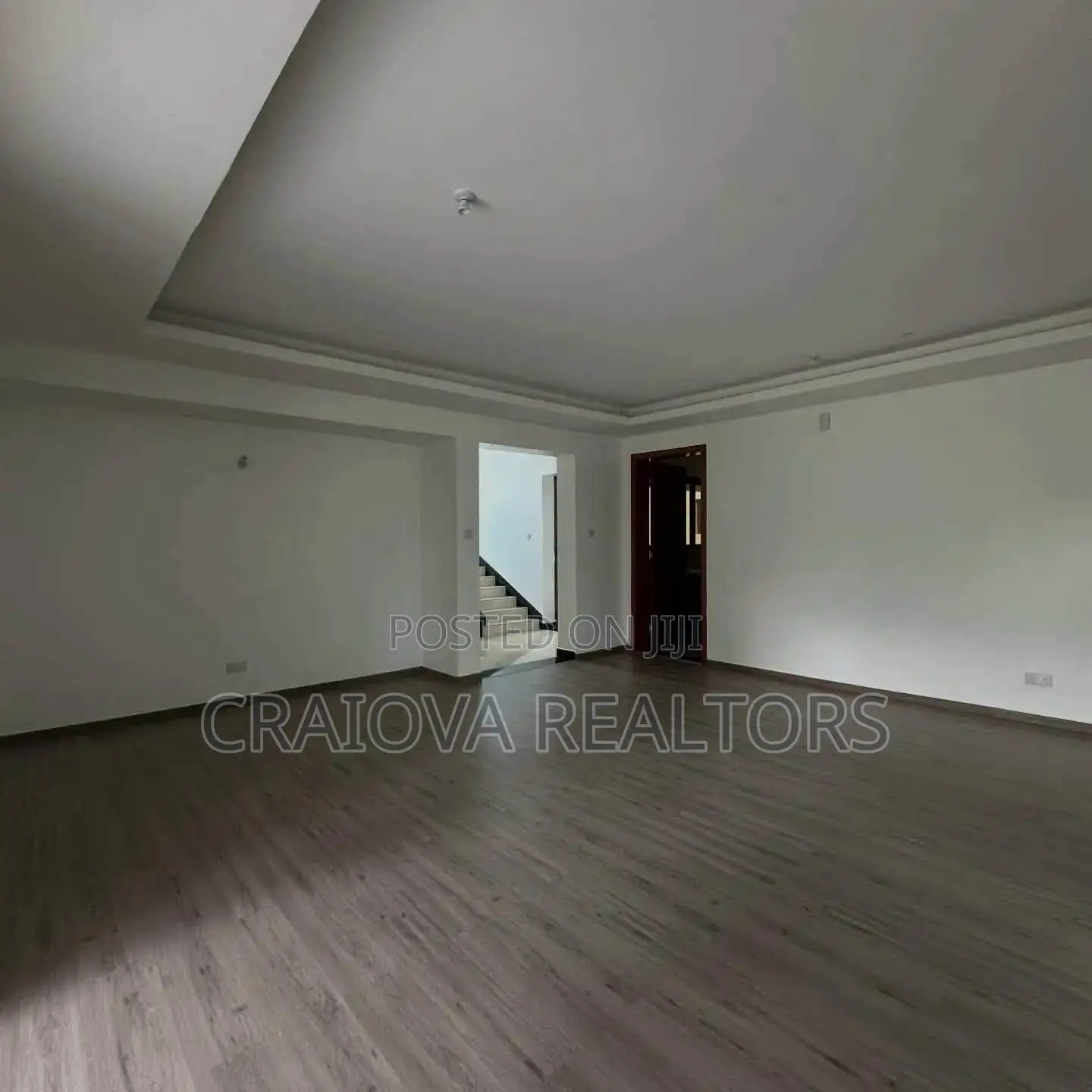 5bdrm Villa in Hardy for sale