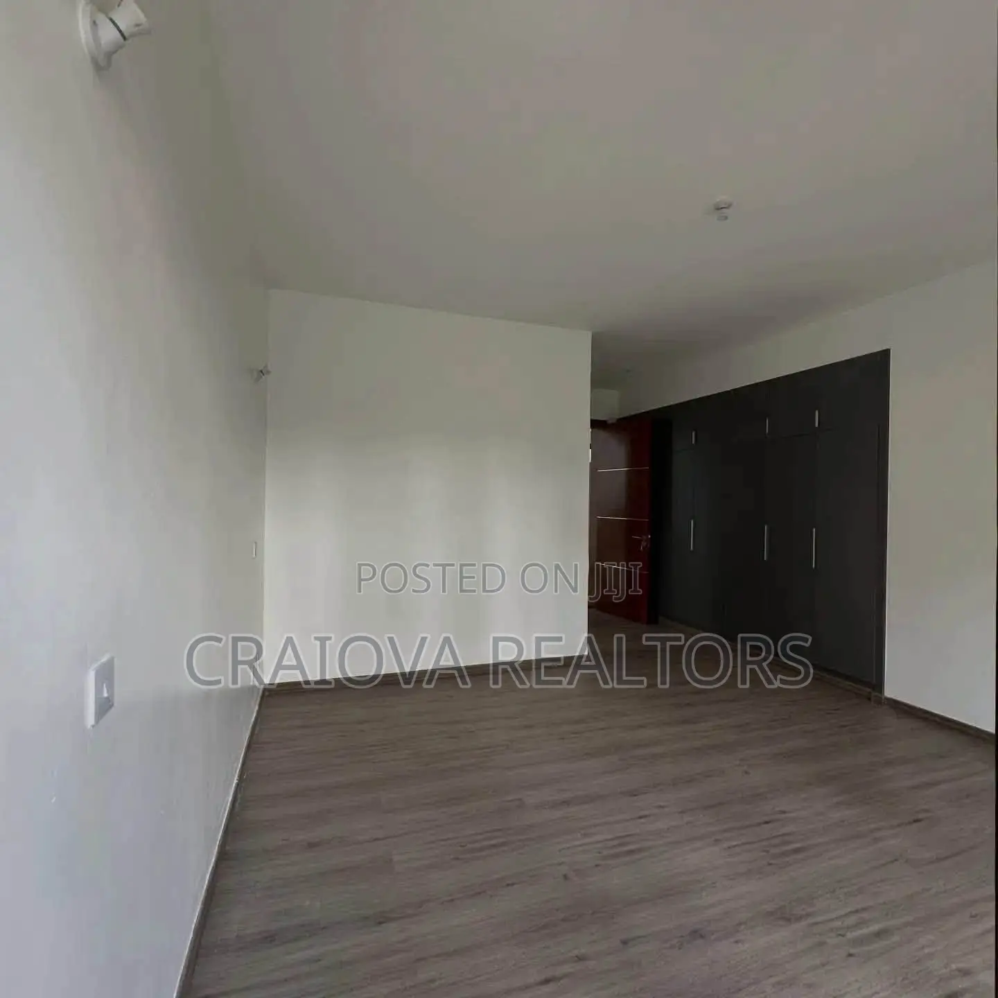 5bdrm Villa in Hardy for sale