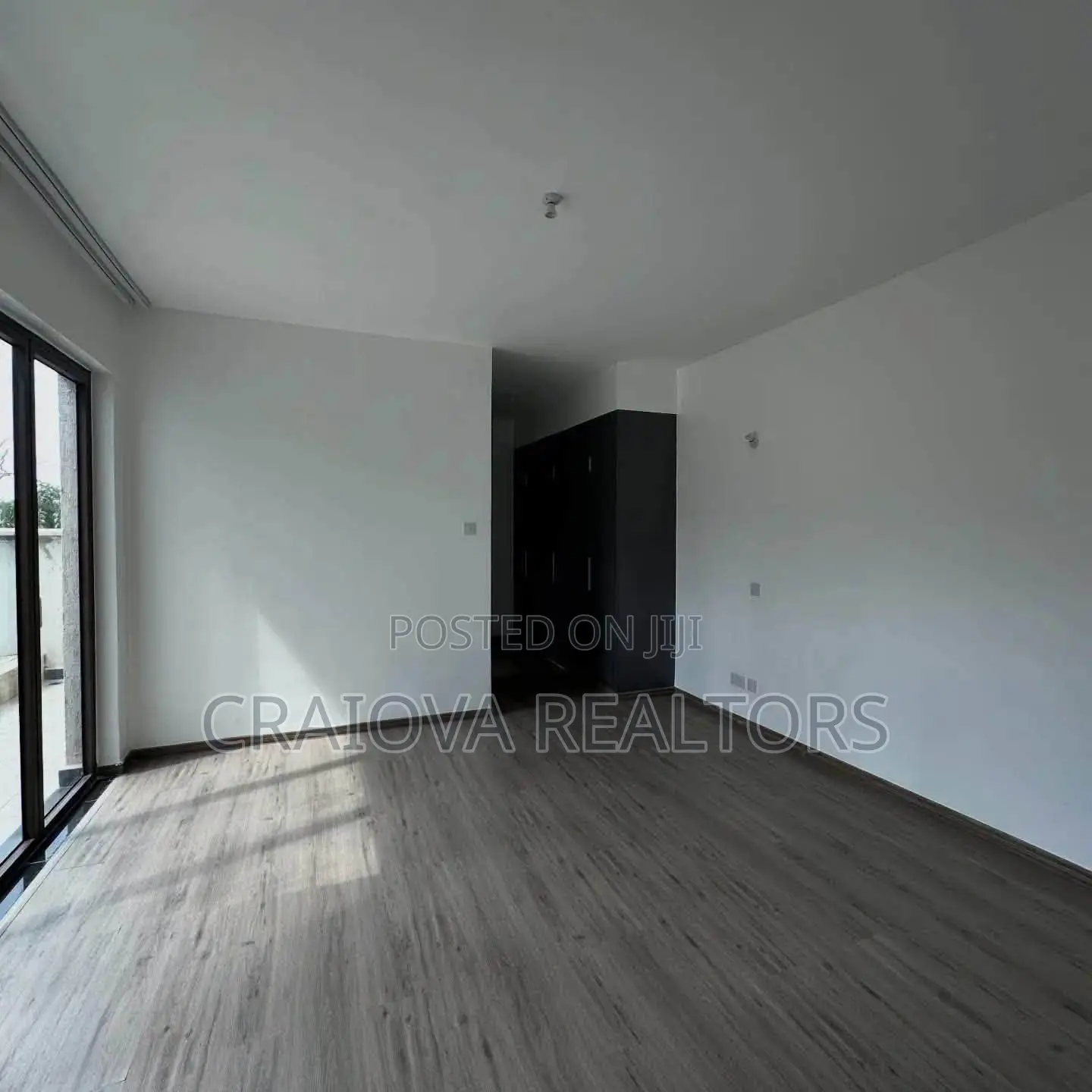 5bdrm Villa in Hardy for sale