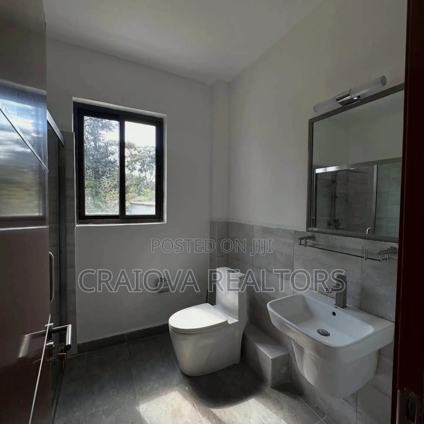 5bdrm Villa in Hardy for sale