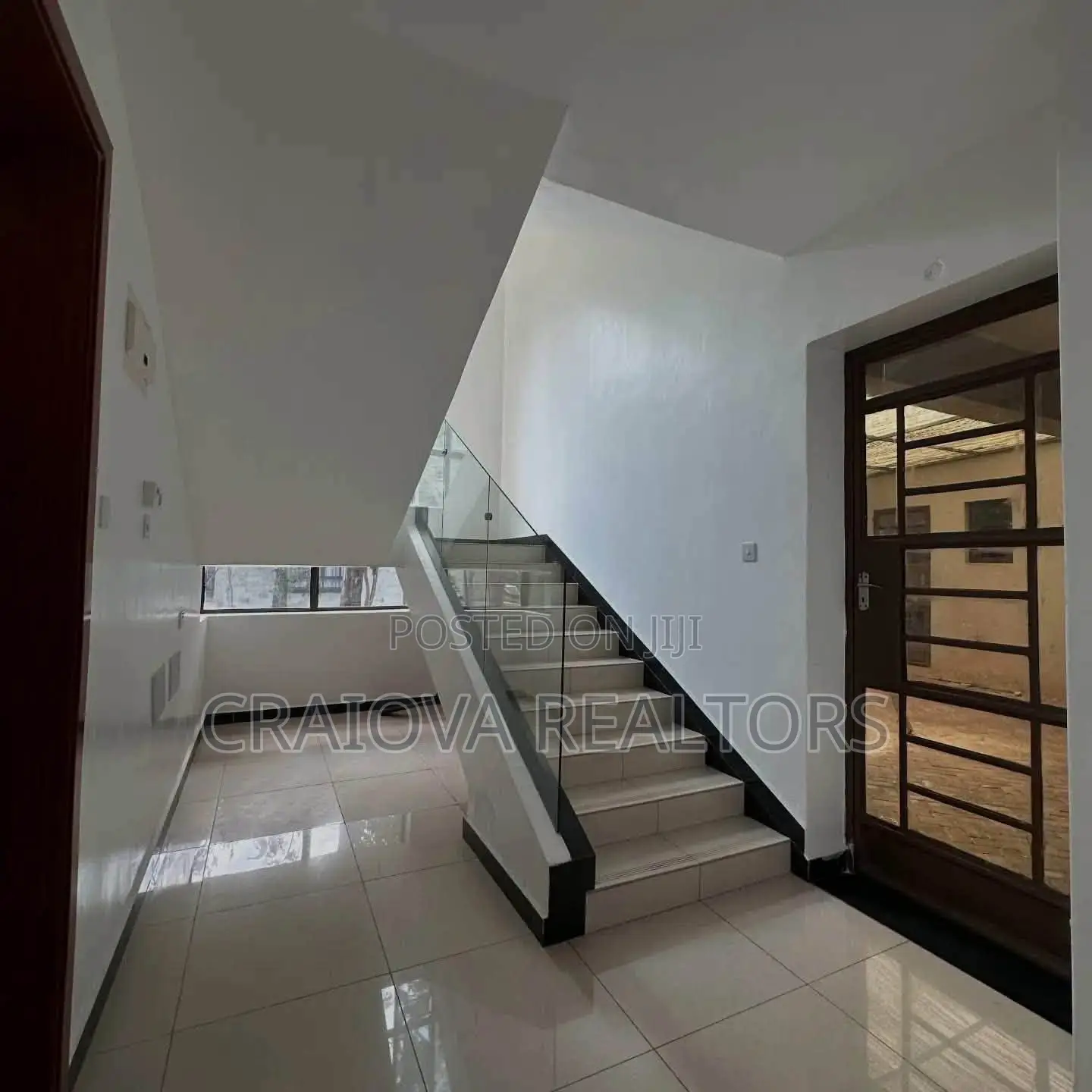 5bdrm Villa in Hardy for sale