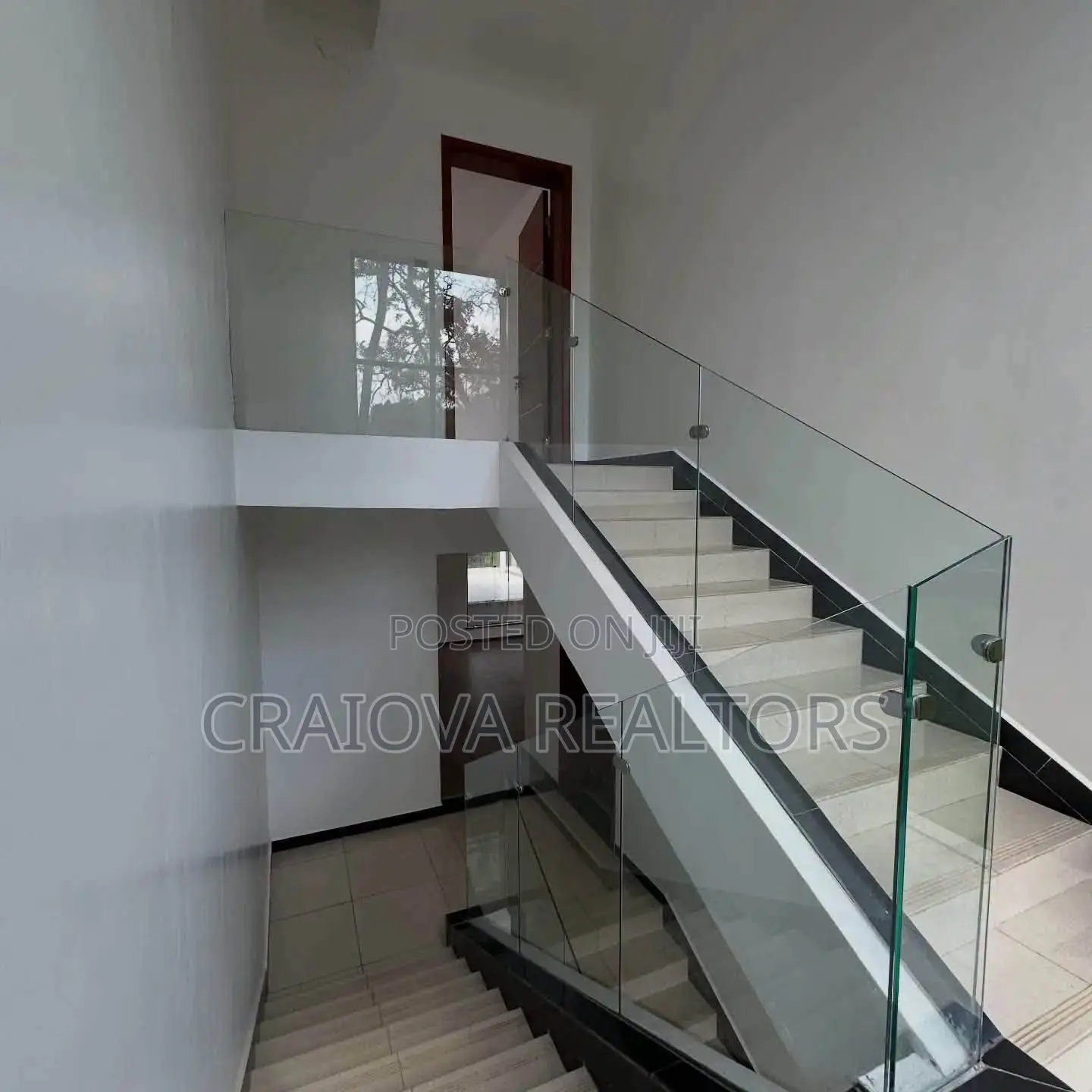 5bdrm Villa in Hardy for sale