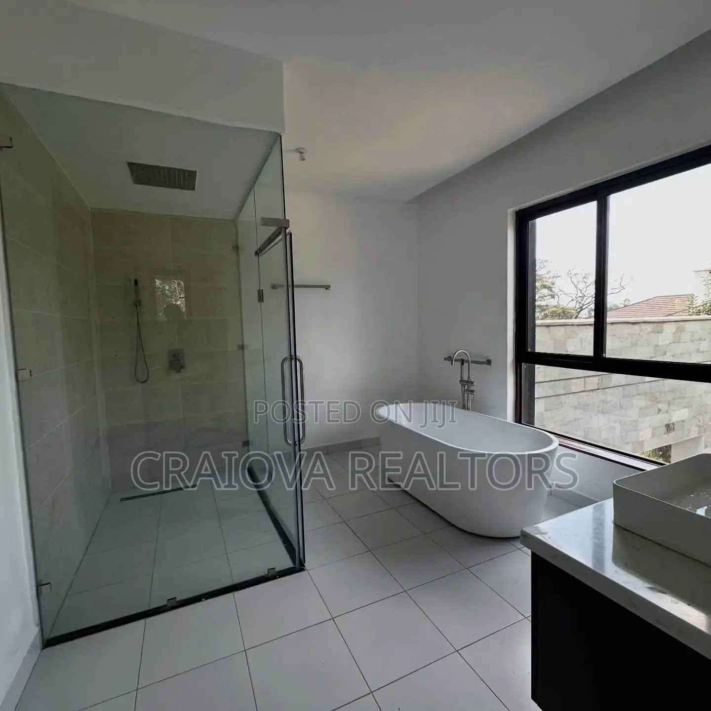 5bdrm Villa in Hardy for sale