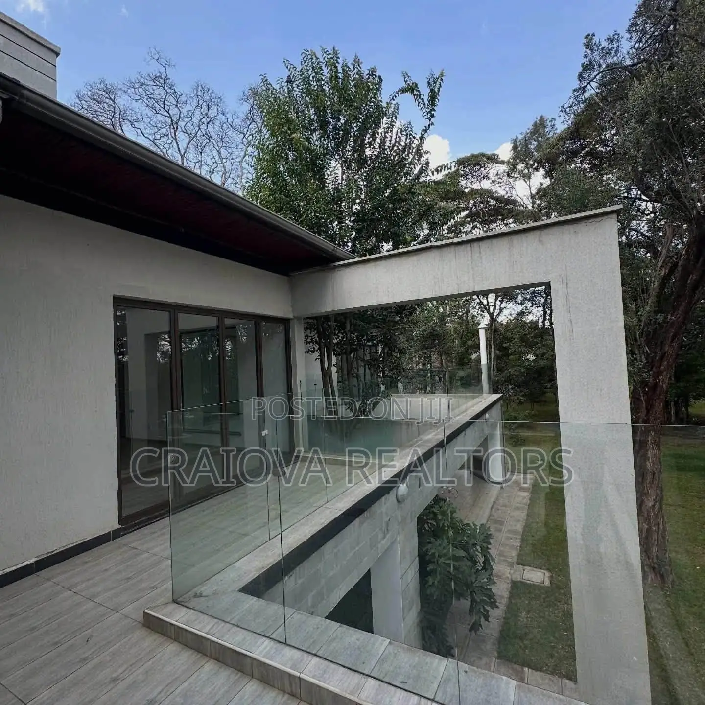 5bdrm Villa in Hardy for sale