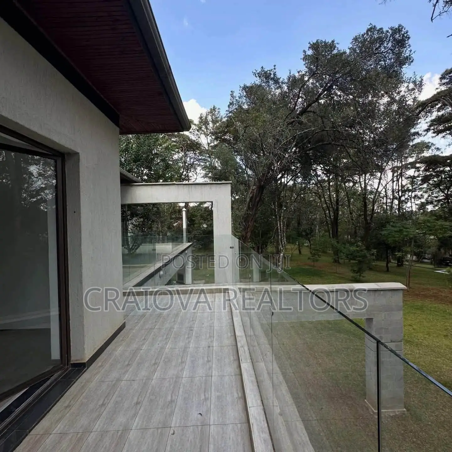 5bdrm Villa in Hardy for sale