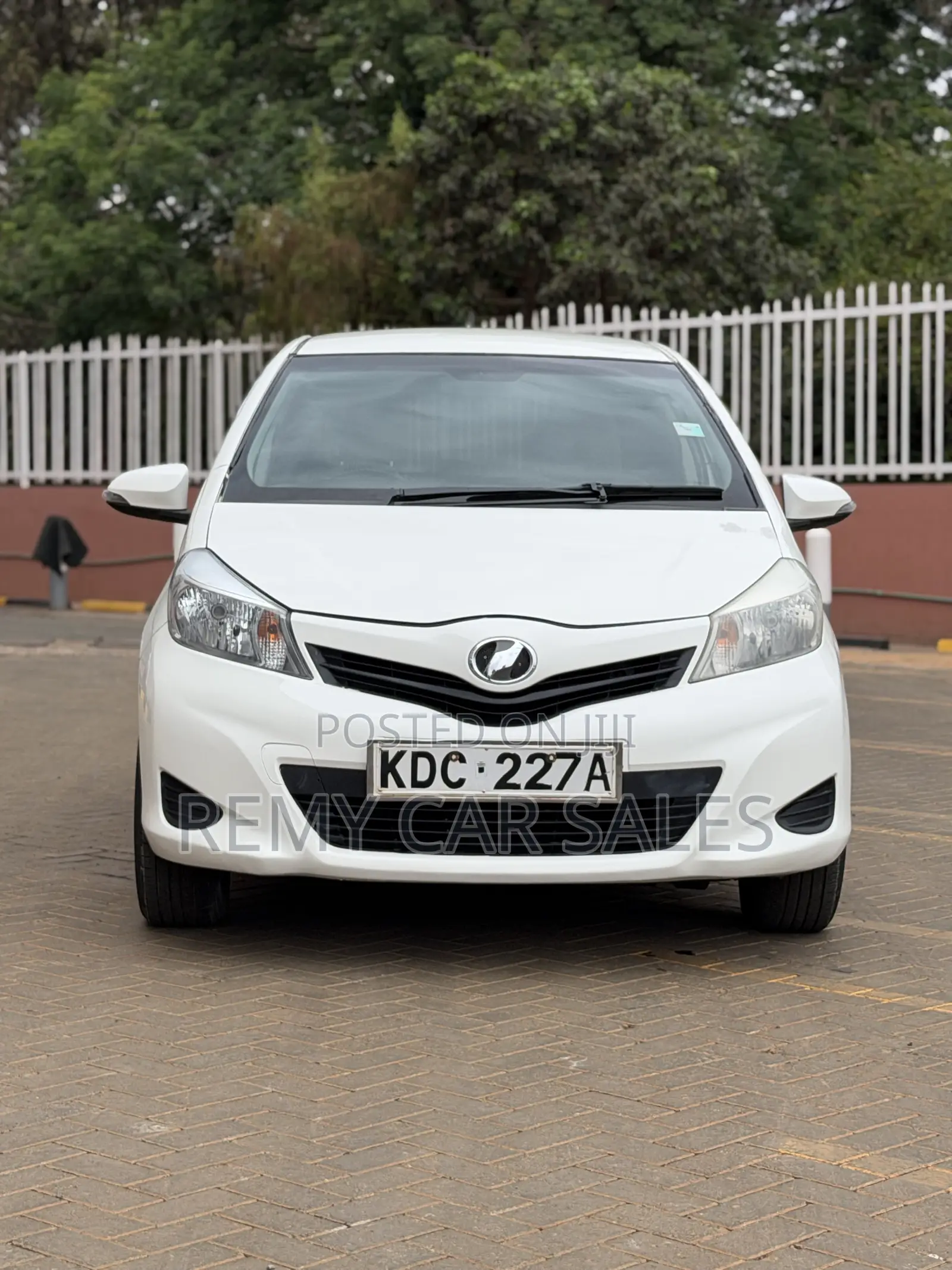 Toyota Vitz 2013 White