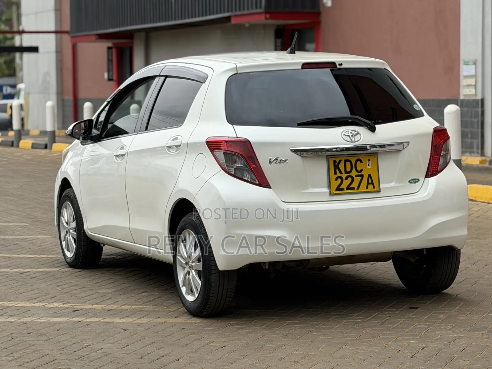 Toyota Vitz 2013 White