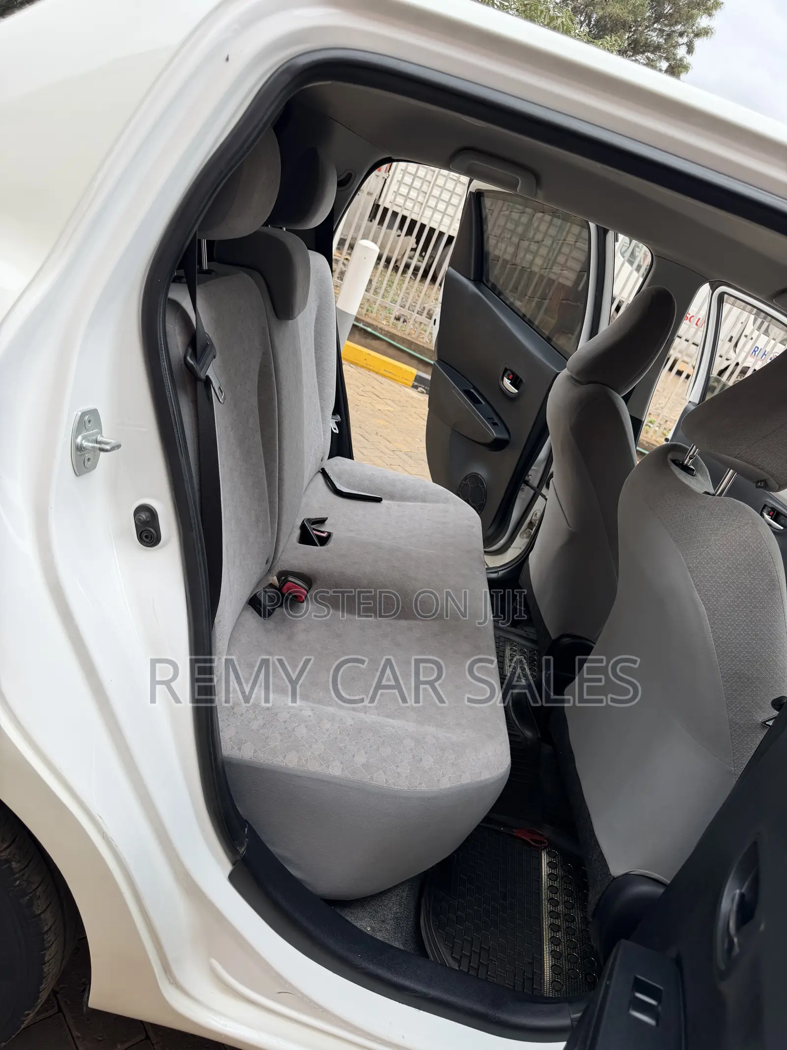 Toyota Vitz 2013 White