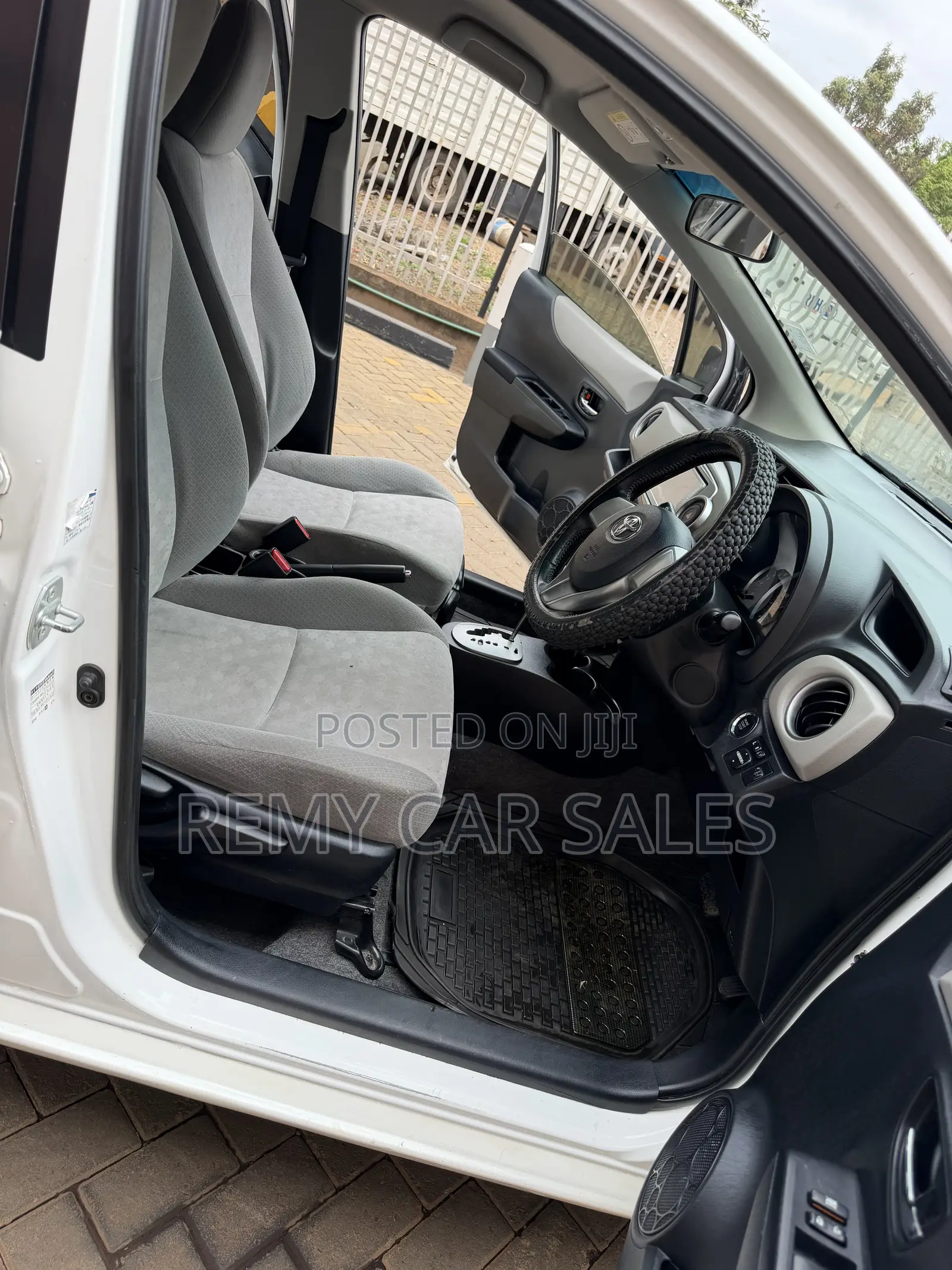 Toyota Vitz 2013 White