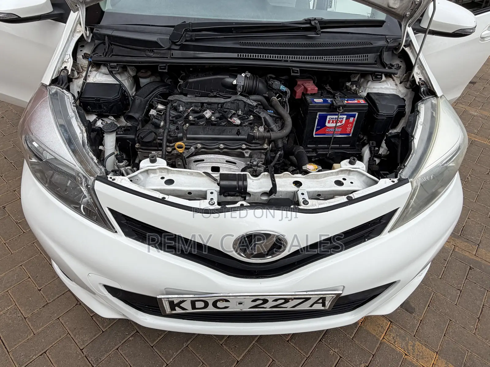 Toyota Vitz 2013 White
