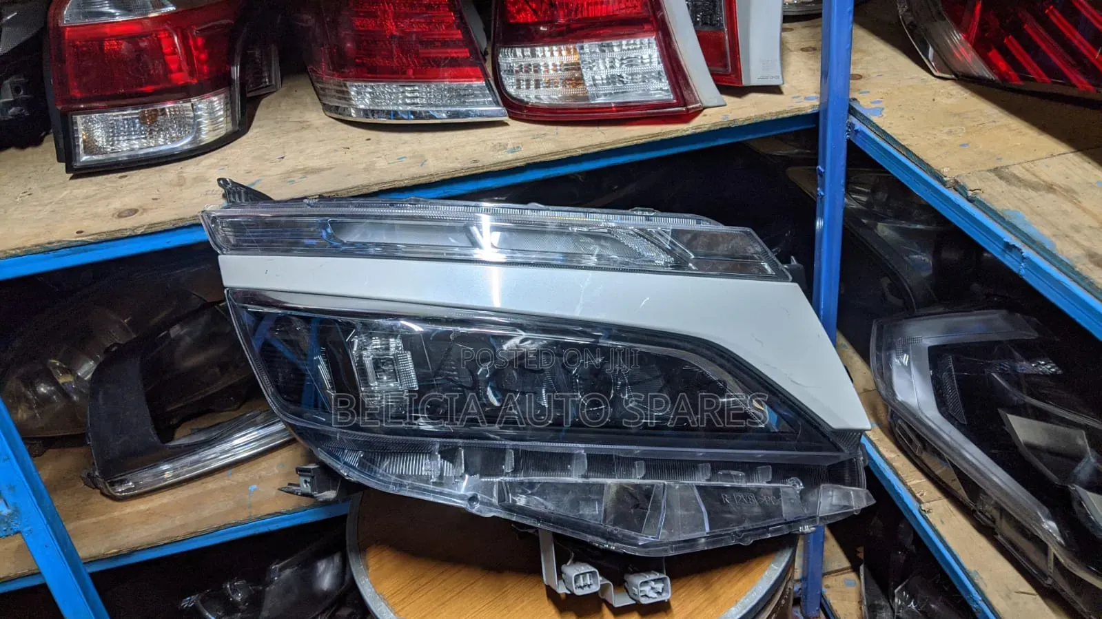 Voxy 2018 Xenon Headlight