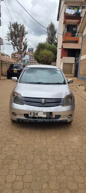 Toyota IST 2002 Silver