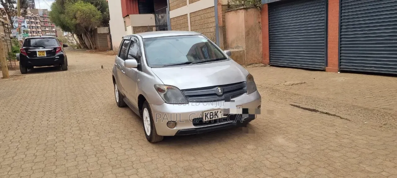 Toyota IST 2002 Silver