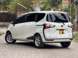 Toyota Sienta 2017 White