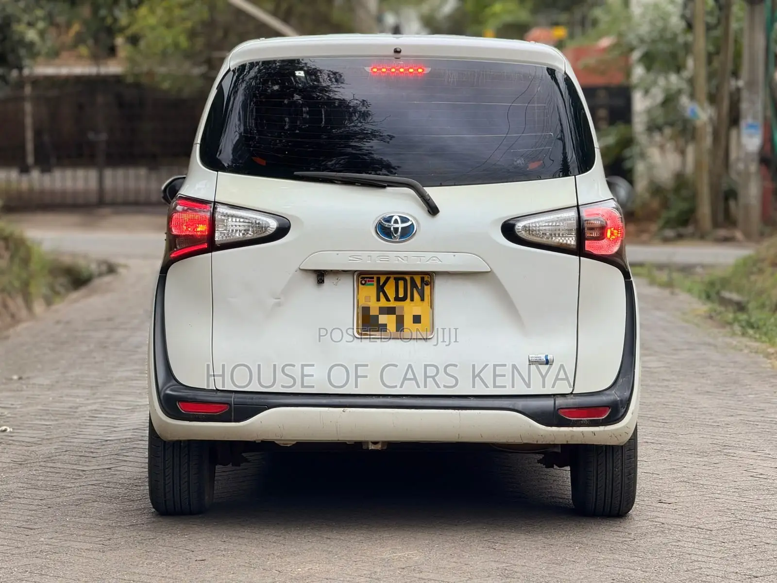 Toyota Sienta 2017 White