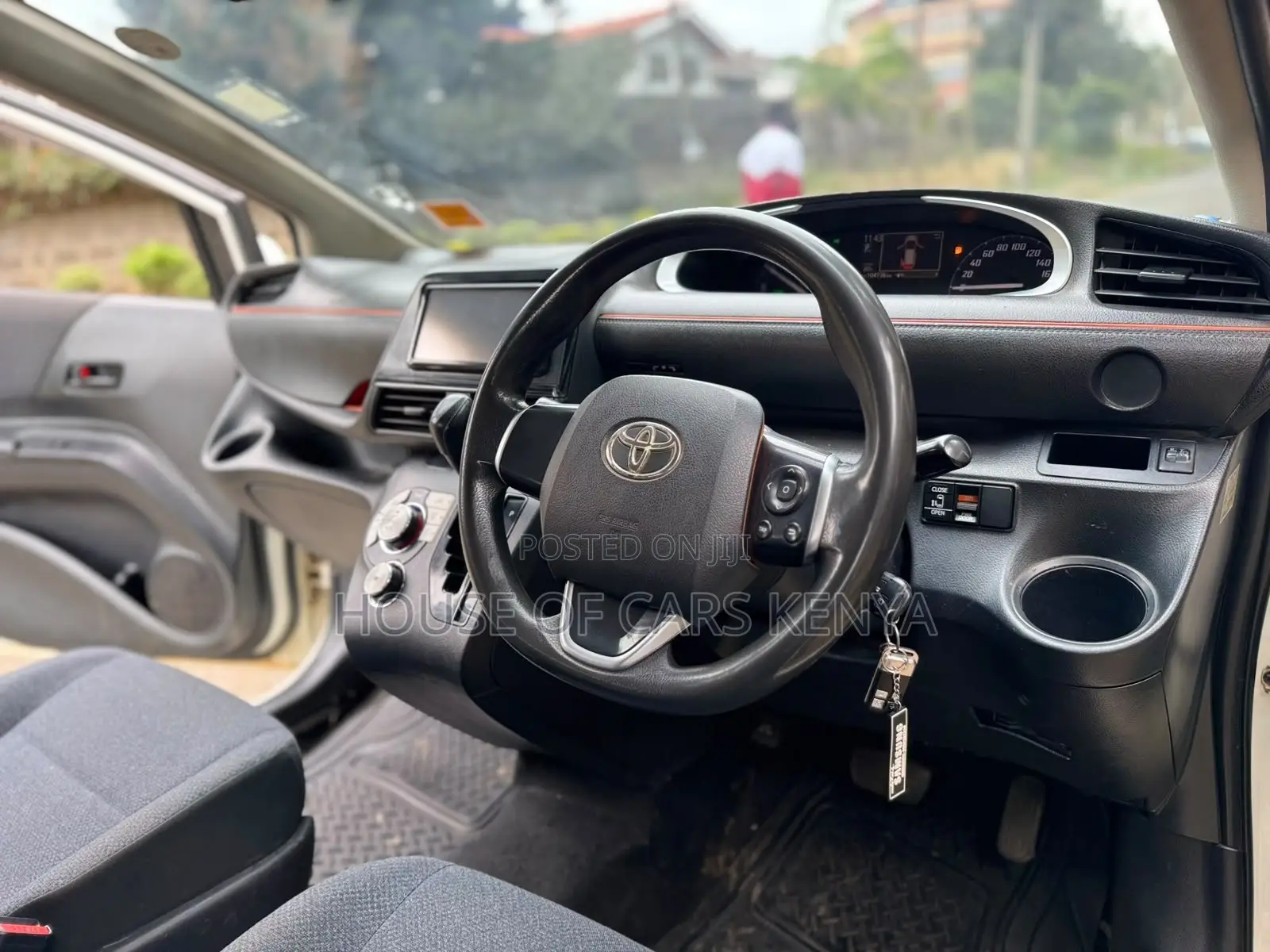 Toyota Sienta 2017 White