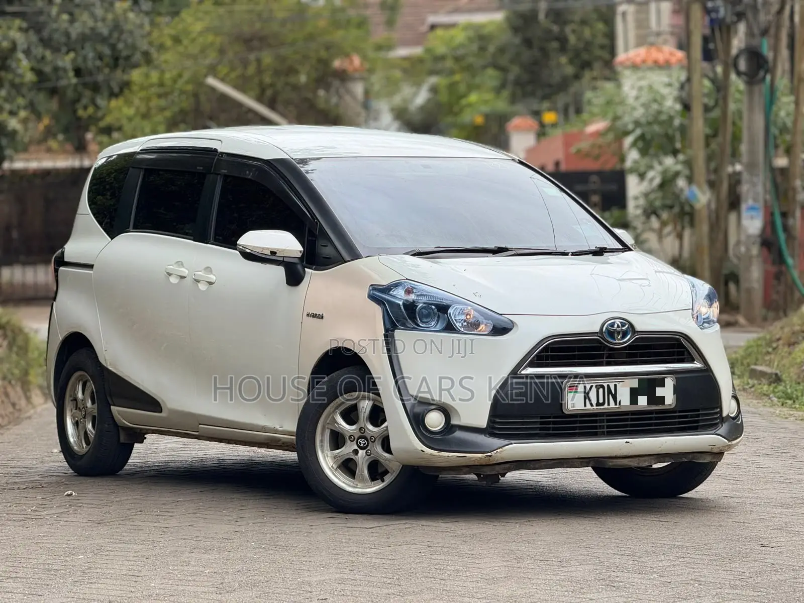 Toyota Sienta 2017 White